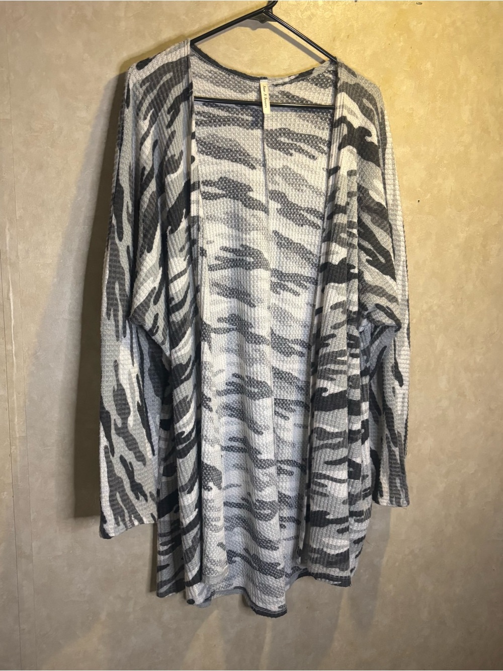Open-Front Camouflage Knit Cardigan in Gray and White